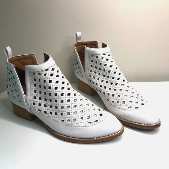 Jeffrey Campbell Cutout Taggart Booties | White Leather | - Picture 3 of 16